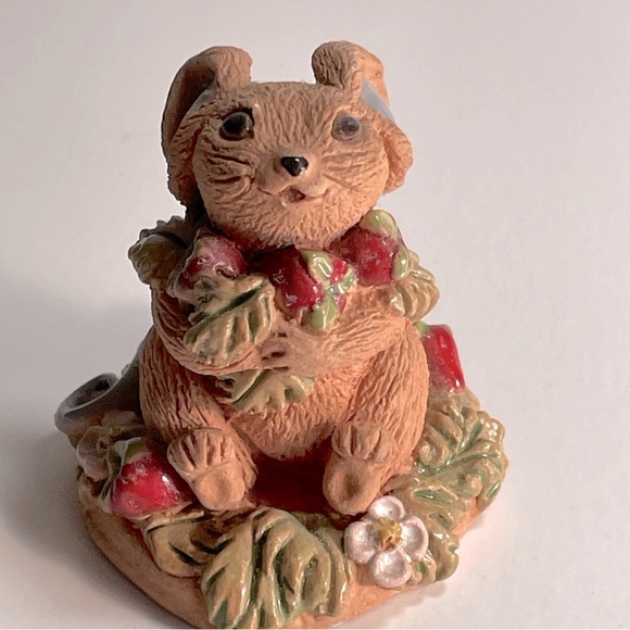 Mouse with Strawberries Figurine by June Sears Terracotta and glazed, signed vtg - Picture 1 of 8